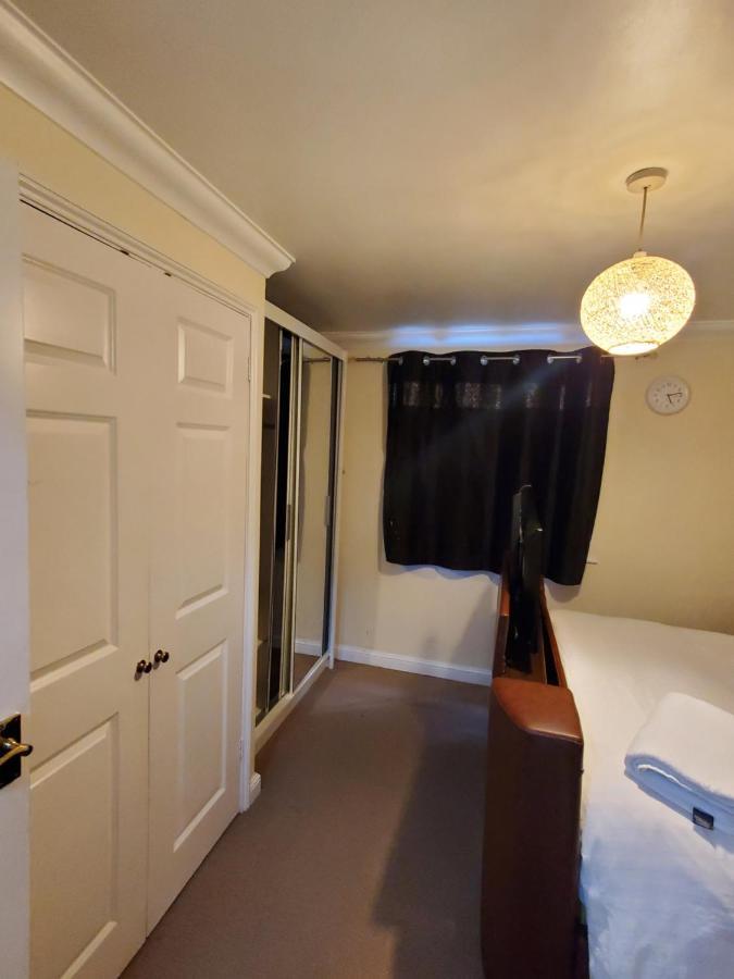Lovely 2 Bed Flat/Apt In East London- Nice Estate. Dagenham Eksteriør bilde
