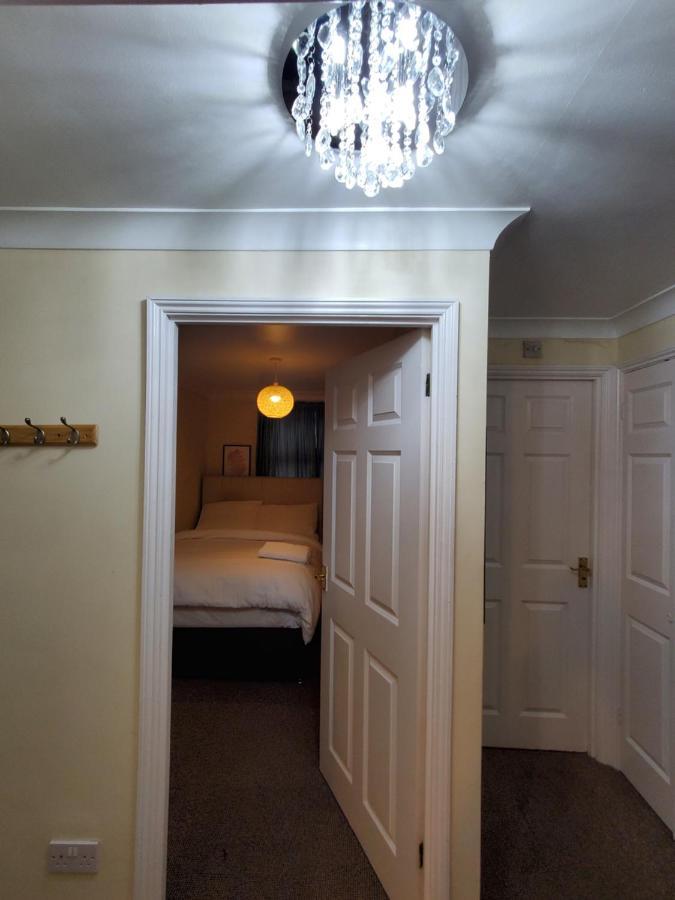 Lovely 2 Bed Flat/Apt In East London- Nice Estate. Dagenham Eksteriør bilde