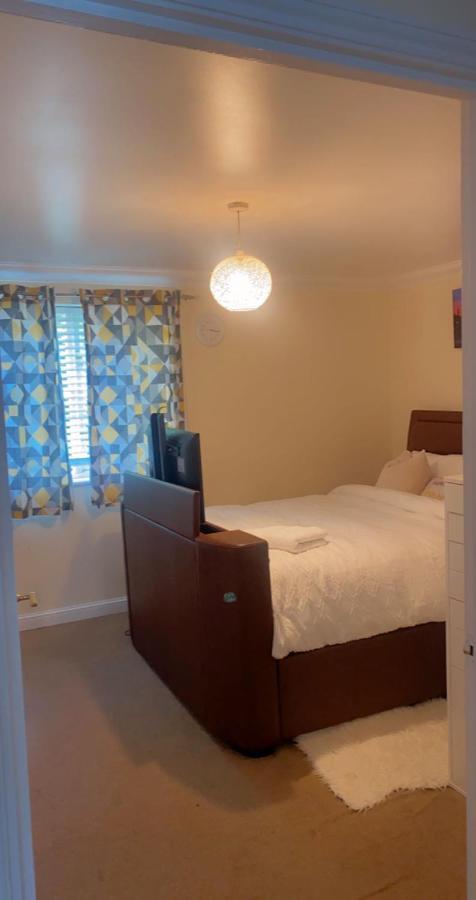 Lovely 2 Bed Flat/Apt In East London- Nice Estate. Dagenham Eksteriør bilde