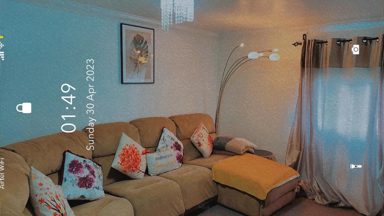 Lovely 2 Bed Flat/Apt In East London- Nice Estate. Dagenham Eksteriør bilde