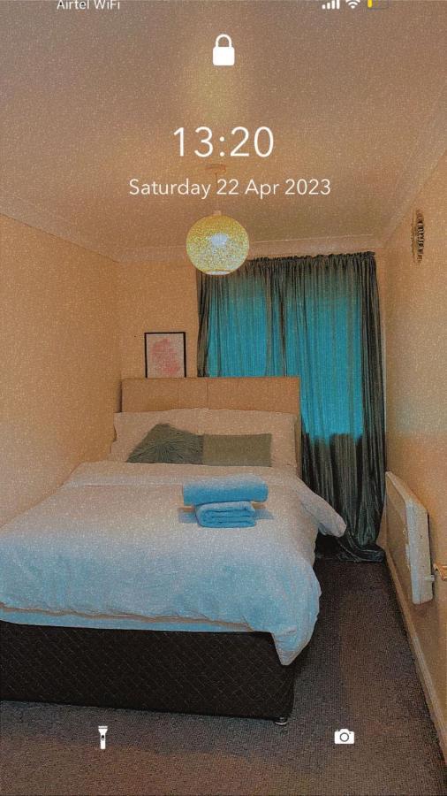Lovely 2 Bed Flat/Apt In East London- Nice Estate. Dagenham Eksteriør bilde