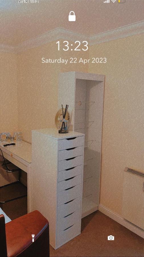 Lovely 2 Bed Flat/Apt In East London- Nice Estate. Dagenham Eksteriør bilde