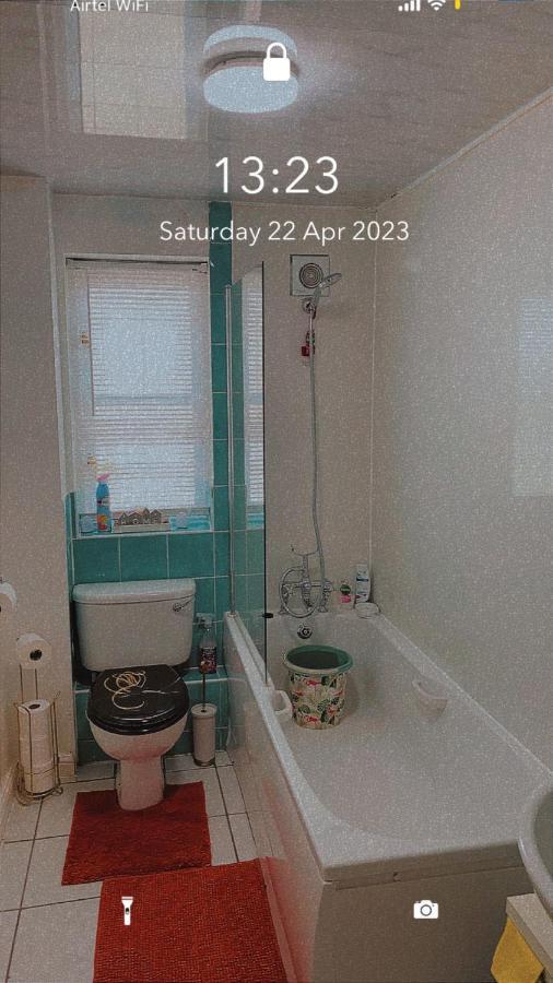 Lovely 2 Bed Flat/Apt In East London- Nice Estate. Dagenham Eksteriør bilde