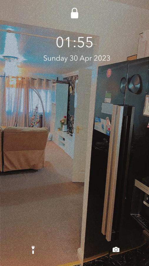 Lovely 2 Bed Flat/Apt In East London- Nice Estate. Dagenham Eksteriør bilde