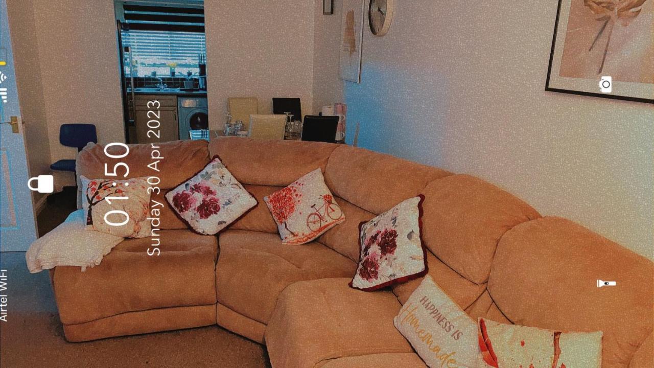 Lovely 2 Bed Flat/Apt In East London- Nice Estate. Dagenham Eksteriør bilde
